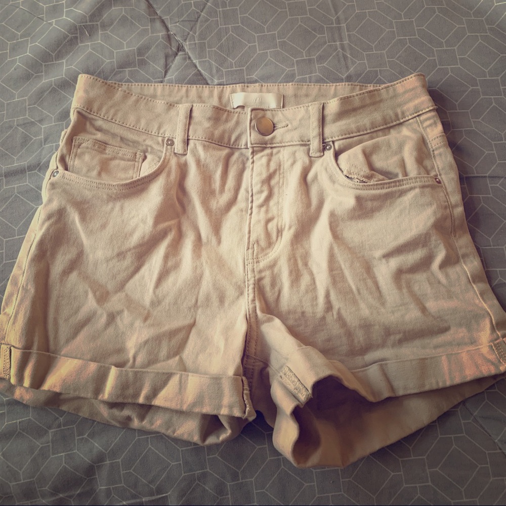 h&m new beige cuffed shorts